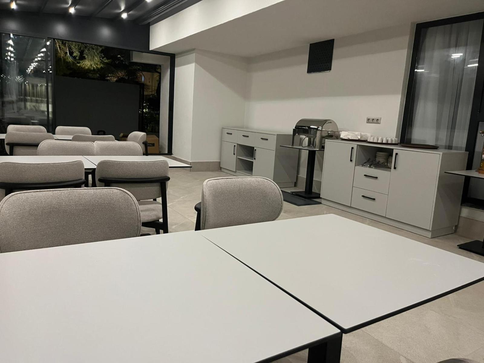 Mad Inn Lara Анталия Екстериор снимка