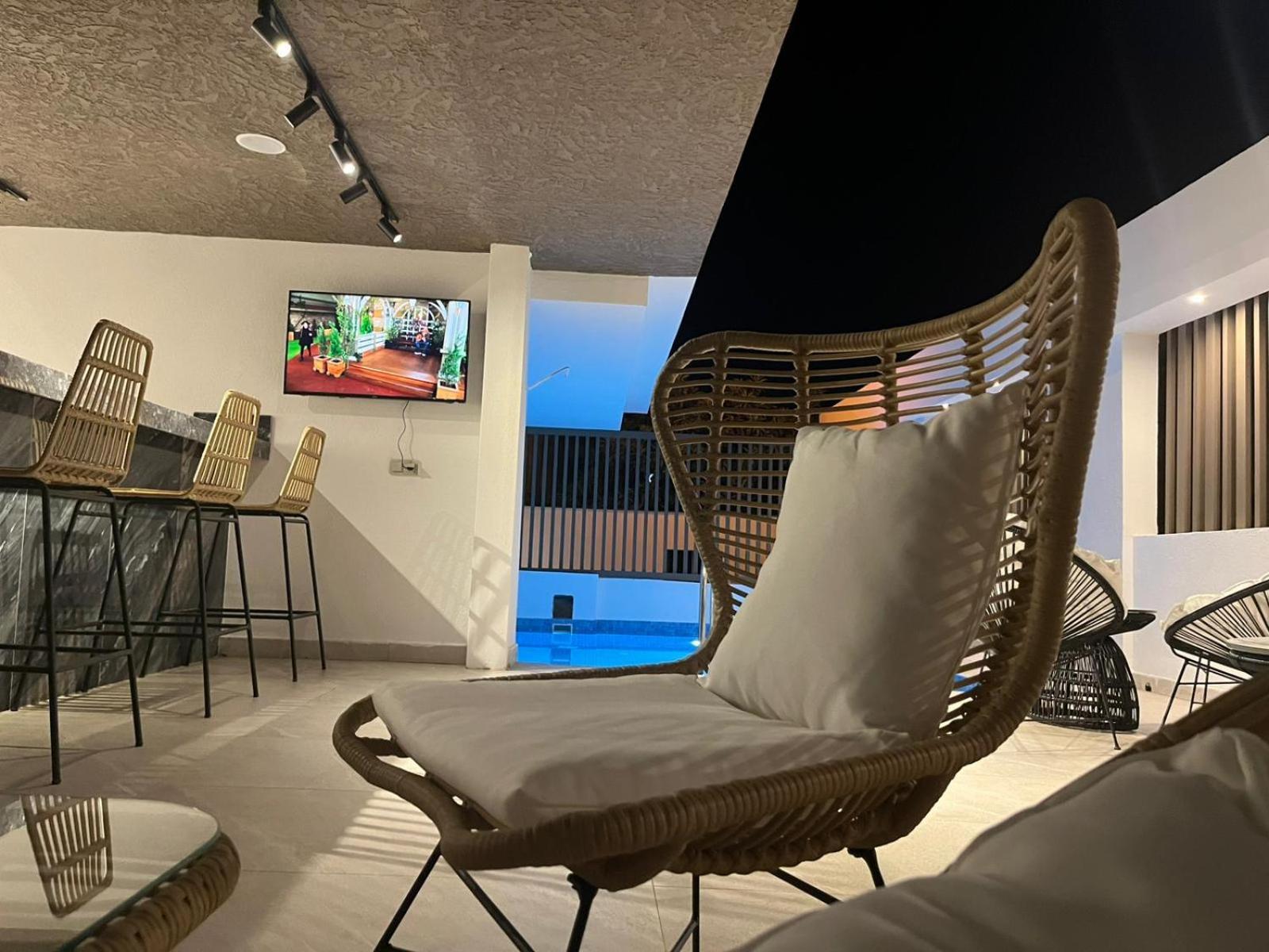 Mad Inn Lara Анталия Екстериор снимка