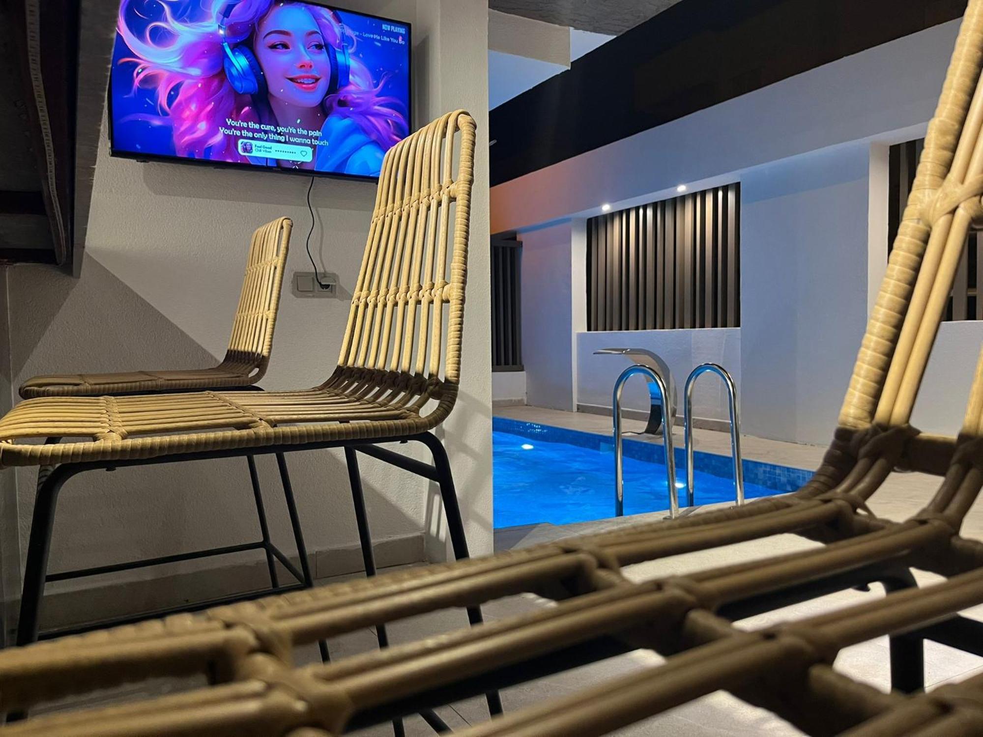 Mad Inn Lara Анталия Екстериор снимка