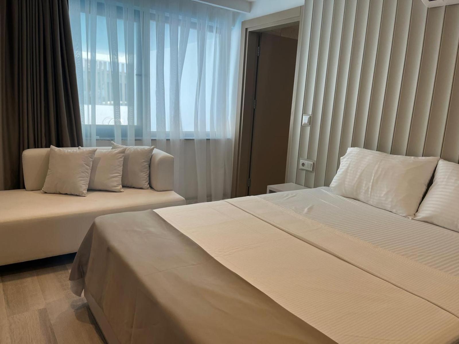 Mad Inn Lara Анталия Екстериор снимка